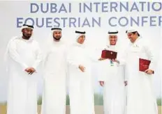  ?? Courtesy: Organisers ?? Mirza Al Sayegh presenting a memento during the Dubai Internatio­nal Equestrian Conference that was held in Dubai.