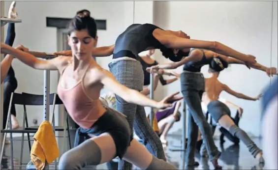  ?? / CRISTÓBAL CASTRO ?? Ensayo del nuevo ballet de Barcelona, en Rubí.