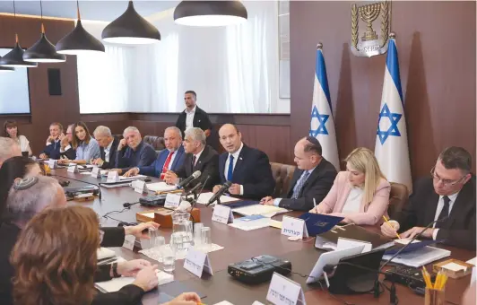  ?? (Emmanuel Dunand/Reuters) ?? PRIME MINISTER Naftali Bennett chairs the first weekly cabinet meeting of his new government on Sunday.