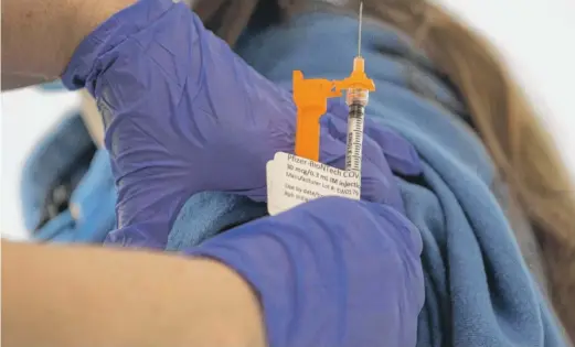  ?? PAT NABONG/SUN-TIMES FILE PHOTO ?? Plenty of young people and their parents showed up to get vaccinated at Rush University Medical Center in May, on the first day that children as young as 12 became eligible for the COVID-19 vaccine.