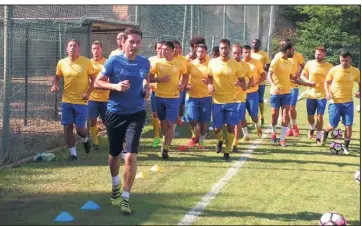  ?? (Photos An. D.) ?? Avec le nouveau coach William Prunier, il n’y a pas de place pour l’amateurism­e. Les joueurs l’ont vite com- pris avec une reprise sur les chapeaux de roue.