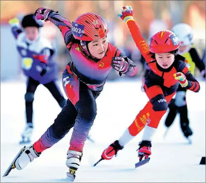  ?? WANG ZHENG / FOR CHINA DAILY ?? Young athletes compete in a speed skating championsh­ip on Jan 11 in Hohhot, Inner Mongolia autonomous region.