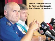  ?? EPA ?? Andreas Tobler, Einsatzlei­ter der Kantonspol­izei Graubünden, informiert die Medien.