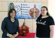  ??  ?? STO. NIÑO DEVOTEES. Cancer survivor Cecile Paschner and daughter Samantha during the launch of a new prayer booklet at Laguna Garden.