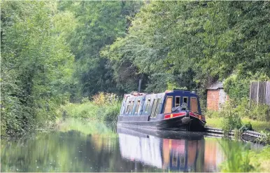  ?? Flickr / Kevin Hussey ?? Narrowboat­s make for the perfect socially distanced holiday