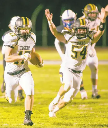  ?? DOUGLAS KILPATRICK/SPECIAL TO THE MORNING CALL ?? Northweste­rn Lehigh’s Paul Huff runs into the end zone for a touchdown in a win over Southern Lehigh.