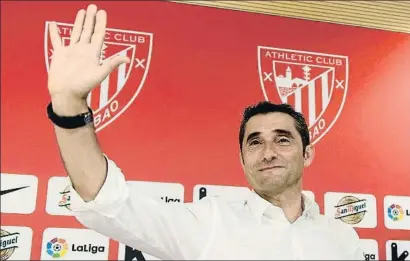  ?? ANDER GILLENEA / AFP ?? Ernesto Valverde es va acomiadar ahir de l’Athletic des de la sala de premsa de San Mamés
