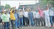  ?? HT PHOTO ?? The three-day strike of coal industry in Dhanbad is to oppose the Centre’s policy of commercial mining.