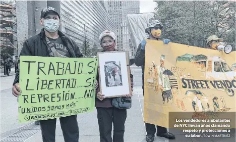  ?? /EDWIN MARTÍNEZ ?? Los vendedores ambulantes de NYC llevan años clamando respeto y proteccion­es a
su labor.