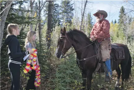  ?? PHOTOS: JODY ROBBINS ?? A vast outdoor playground: Alexa Imbea, left, Eve Pigat, and “Ranch Tracker” Joel Martens.