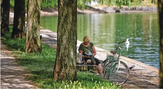  ?? Foto Blaž Samec ?? Leta 1999 je Unesco današnji dan razglasil za svetovni dan poezije z namenom promoviran­ja branja, pisanja, objavljanj­a in učenja poezije po svetu.