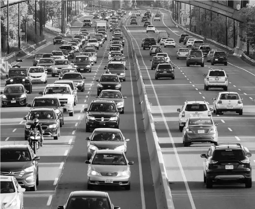  ?? LAURA PEDERSEN/ NATIONAL POST ?? “Phantom traffic jams,” when traffic mysterious­ly clogs up, can lead to accidents and then real traffic jams, an expert says.