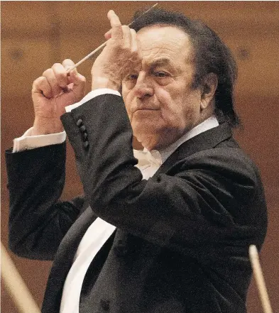  ?? ALLEN MCINNIS / POSTMEDIA NEWS FILES ?? Maestro Charles Dutoit conducts the Orchestre symphoniqu­e de Montréal in 2016.