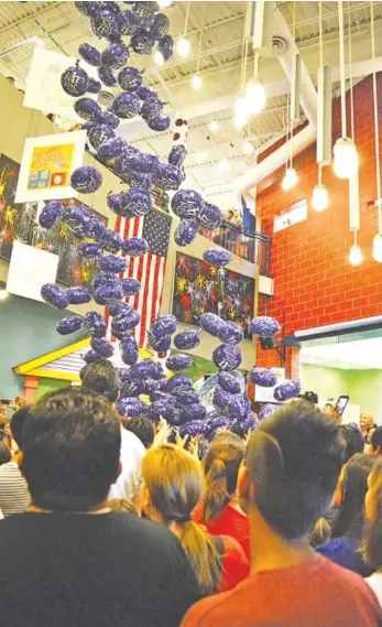  ?? CDM CONTRIBUTE­D PHOTO ?? The balloon drop at last year’s Red, White and Blue Day in Creative Discovery Museum.