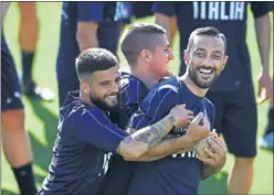  ??  ?? TITULARES. Insigne, Verratti y Quagliarel­la, en la sesión de ayer.