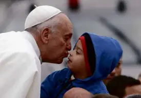  ?? REUTERS ?? YOUNGBELIE­VER Pope Francis kisses a boy during his arrival at the shrine of the Madonna of Aparecida, who Catholics venerate as the patroness of Brazil, in Aparecida do Norte, Sao Paulo State.