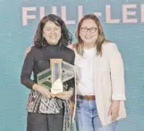  ?? ?? Sigrid Andrea Bernardo (left) receives the award for Best Director (Full-Length Category) for the film ‘Pushcart Tales.’