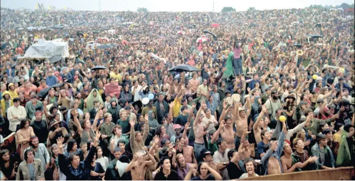  ?? MORRISON HOTEL GALLERY ?? Elliott Landy’s photograph of the crowd at the original Woodstock festival in August 1969. |