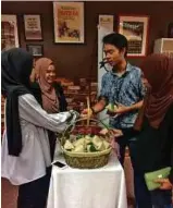  ??  ?? DANA Suspended Meal diperoleh melalui sumbangan pensyarah, alumni dan jualan amal.