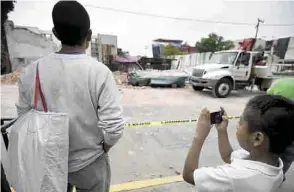  ??  ?? Temblor. Facebook activó la herramient­a Safety Check en Oaxaca por el sismo de la semana pasada, el nuevo Centro de Respuesta será más completo.