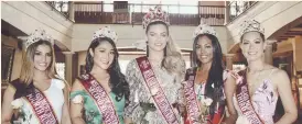  ??  ?? ENTOURAGE. Miss Asia Pacific 2019 (center) and her entourage, Fiorella Arbenz, Jessica Cianchino, Eoanna Constanza and Carolina Schuler pose at the Casino Español de Cebu atrium.