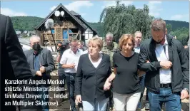  ??  ?? Kanzlerin Angela Merkel stützte Ministerpr­äsidentin Malu Dreyer (m., leidet an Multipler Sklerose).