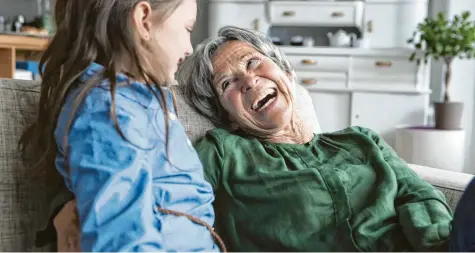  ?? Foto: Rainer Berg, Westend 61, dpa ?? Zeit mit den Enkeln verbringen, fernab von Terminstre­ss und Arbeitswel­t – das ist nur eine Option: Senioren überlegen sich am besten schon vor dem Eintritt in den Ruhestand, wie sie ihre freie Zeit als Rentner am liebsten gestalten wollen.