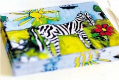  ?? BILL: CORISTIA. J.AOLERS ?? Las Bild „Zebra“soll Mittelpunk­t der Ausstellun­g sein. Leshalb ziert es auch die Einladungs­karten.