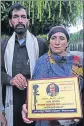  ??  ?? ■ Slain soldier Aurangzeb’s parents after a press conference in Jammu on Wednesday. NITIN KANOTRA/HT