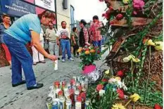  ?? AP ?? People gather around a makeshift memorial honouring victims of the deadly bus crash, in Los Angeles on Monday.