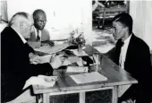  ?? TfL ?? Recruiter Charles Gomm interviewi­ng an early Barbadian applicant in 1956.