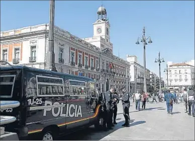  ?? EMILIA GUTIÉRREZ ?? El desplegame­nt policial va impedir la manifestac­ió promoguda pel moviment del 15-M
