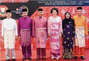  ??  ?? The Sultan and Sultanah (centre) with (from left) Datuk Wira Dr Ku Abd Rahman Ku Ismail, Datuk Seri Diraja Tan Sri Tunku Abdul Hamid Thani Almarhum Sultan Badlishah, Datin Paduka Datuk Hajah Azuyah Hassan and Datuk Paduka Haji Bakar Din at the...