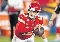  ?? STEVE LUCIANO/AP ?? Patrick Mahomes and the Chiefs will play their 17th regular season in the 2021 campaign against the Aaron Rodgers and the Packers.