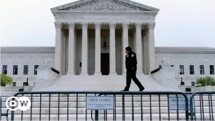  ?? ?? The Supreme Court could be poised to overturn the landmark 1973 Roe v. Wade case that legalized abortion