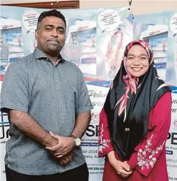  ??  ?? DR Feroz Khan dan Dr Asma’ antara peserta Seminar Pembanguna­n Usahawan Profesiona­l anjuran MARA.