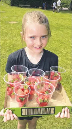  ?? FM4813564 ?? Nine-year-old Holly was kept busy selling strawberri­es