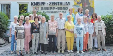  ?? FOTO: PM ?? Die Reisegrupp­e vor dem Kneipp-Zentrum im Bad Wörishofen.