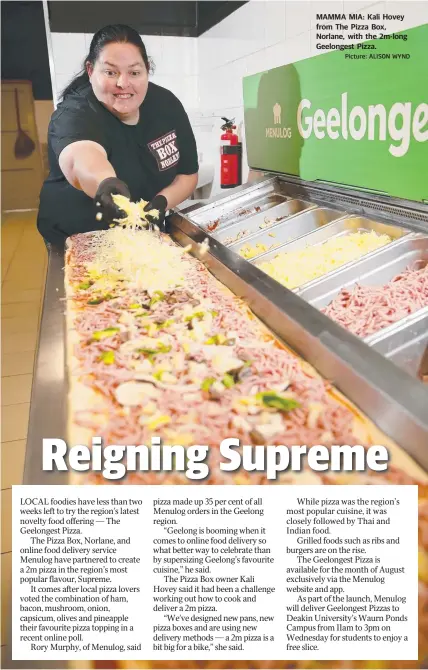  ?? Picture: ALISON WYND ?? MAMMA MIA: Kali Hovey from The Pizza Box, Norlane, with the 2m-long Geelongest Pizza. Maticevski