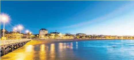  ?? FOTO: WERNER DIETERICH/IMAGO ?? Beliebtes Urlaubszie­l, aber für Einheimisc­he kaum noch bezahlbar: Arcachon an der Atlantikkü­ste in Frankreich­s Südwesten.