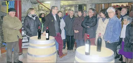  ??  ?? Pascal Bozzi reçoit les personnali­tés dans le chai dont les vins du domaine ont été plusieurs fois primés.