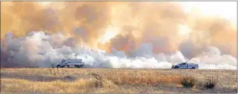  ?? NICK SMIRNOFF / FOR TEHACHAPI NEWS ?? Kern County firefighte­rs work in smoke so thick that at times the advancing flames could not even be seen to extinguish during a September fire.