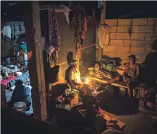  ?? AP Photo / Rodrigo Abd) ?? SIN SERVICIOS. La violencia ha desplazado a los haitianos de sus casas hacia las iglesias, instalacio­nes deportivas y escuelas.