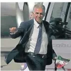  ?? FOTO: DPA ?? Im Fokus: Irans Cheftraine­r Carlos Queiroz.