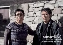  ??  ?? CATHY ET JEAN-FRANÇOIS IZARN.
Leurs vins reflètent la personnali­té de leur terroir.