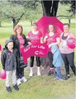  ??  ?? Fun times Slimming World members who took part in Overtoun Park