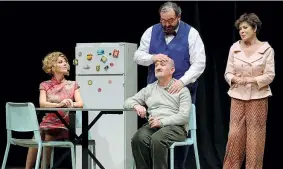  ?? ?? In scena
Da sinistra, Maria Cristina Gionta, Roberto D’Alessandro, Enzo Casertano e Corinne Cléry in «I soldi, no»