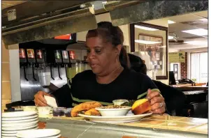  ?? Chicago Tribune/TNS/JAY JONES ?? The Four Way’s owner, Patrice Thompson, checks on orders during the Sunday lunchtime rush at her restaurant in Memphis. Thompson says King routinely stopped by for soul food when he was in town.