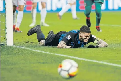  ?? FOTO: AP ?? Mauro Icardi se lamenta El argentino, que venía de marcar 6 goles en 2 partidos, tuvo dos ocasiones muy claras, ésta en el descuento