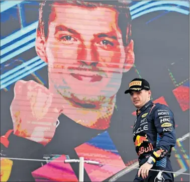  ?? ?? Max Verstappen, en el podio del GP de Japón al que subió el domingo como ganador en Suzuka.